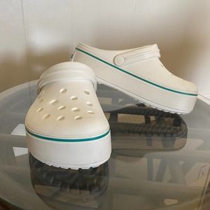 White Platform Crocband Clogs NWOB Size J/M 4 W 6